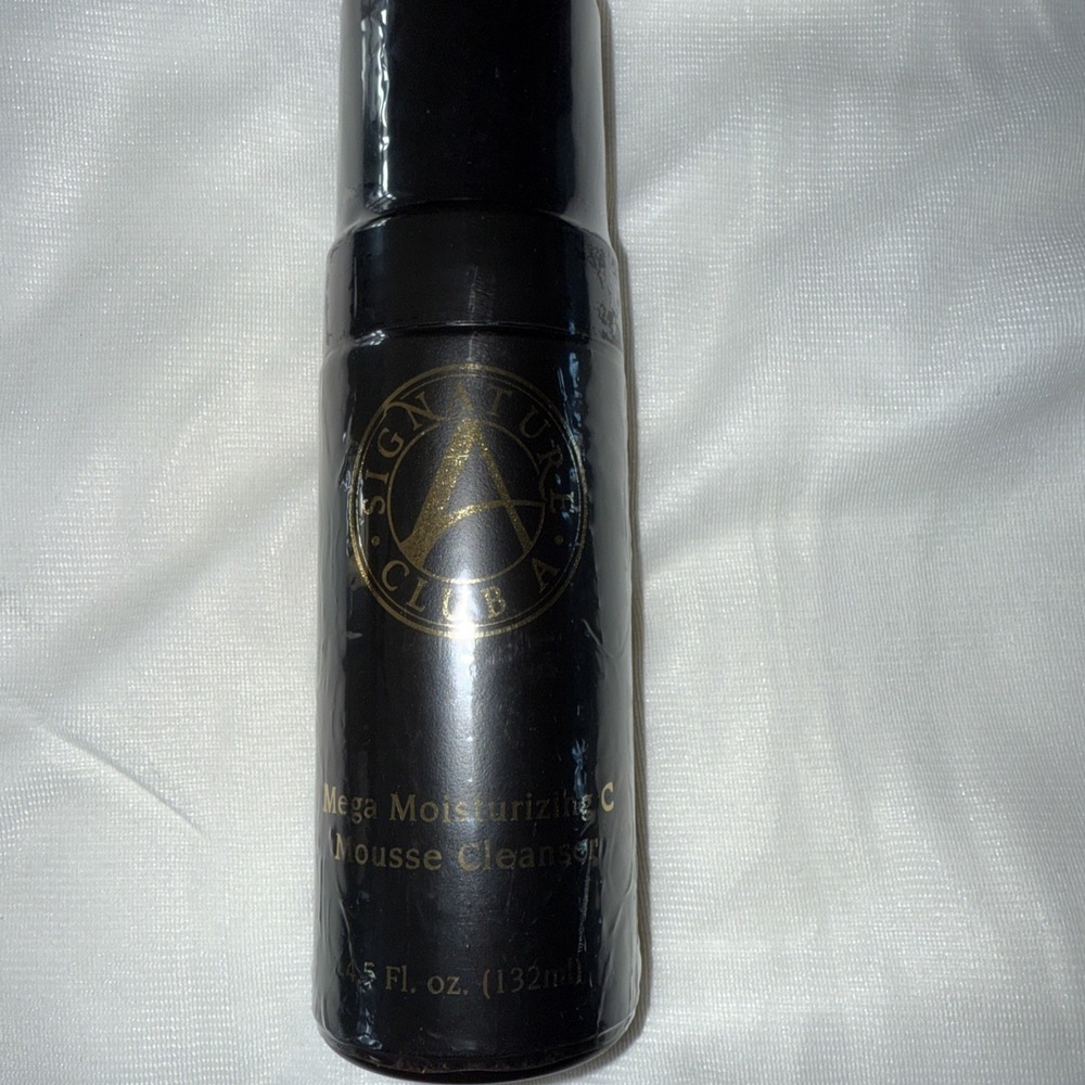 Signature Club A Mega Moisturizing C Mousse Cleanser, 4.5 oz.  5092‎